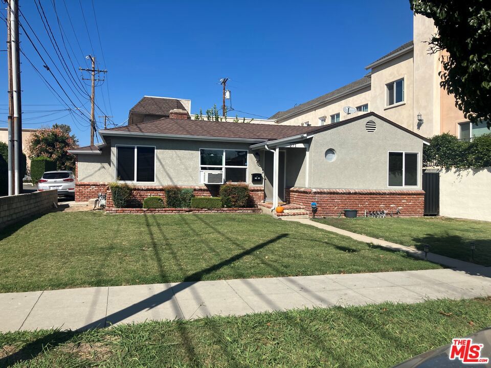271 W Ash Avenue