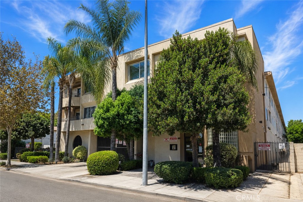 15455 Sherman Way 14