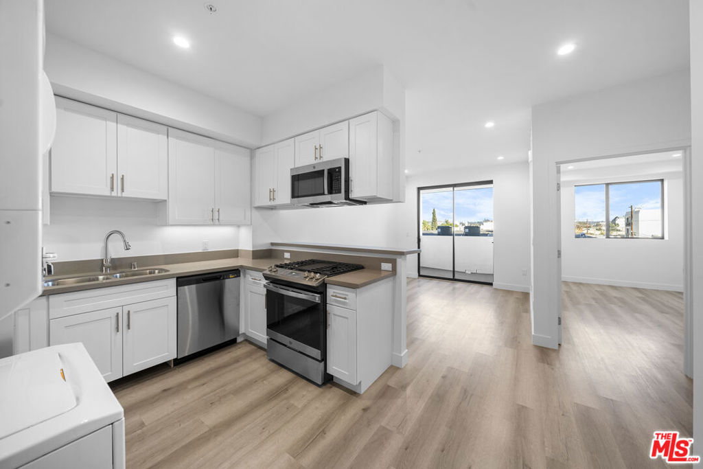 5612 Lexington Avenue 304