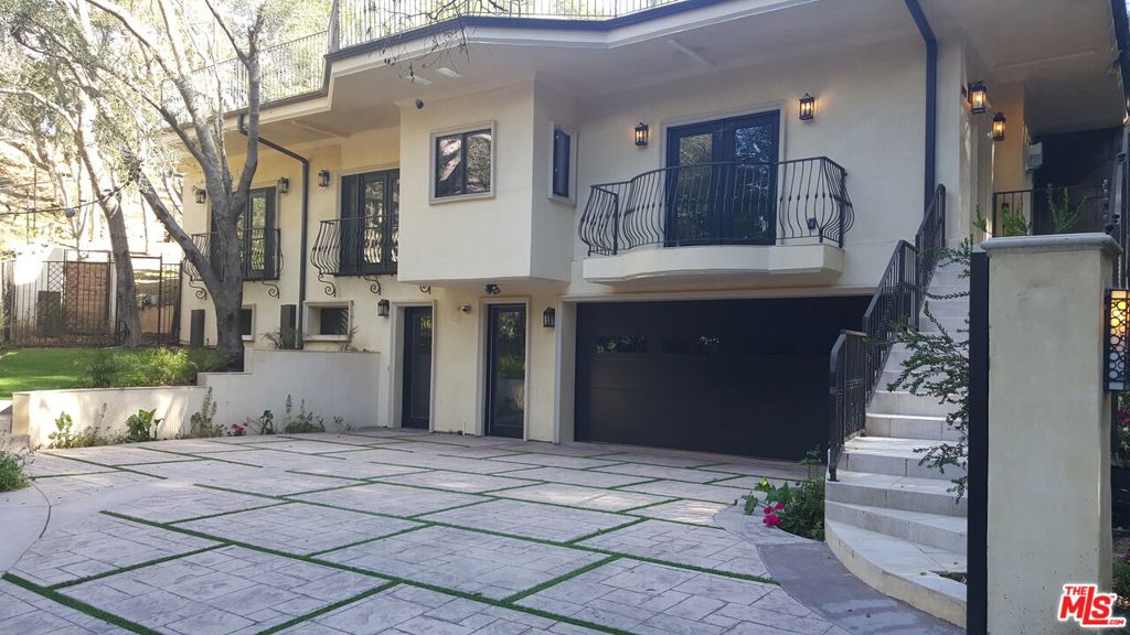 1020 MORAGA Drive