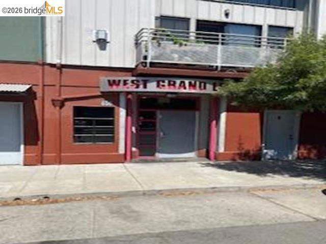 850 W Grand Ave 17