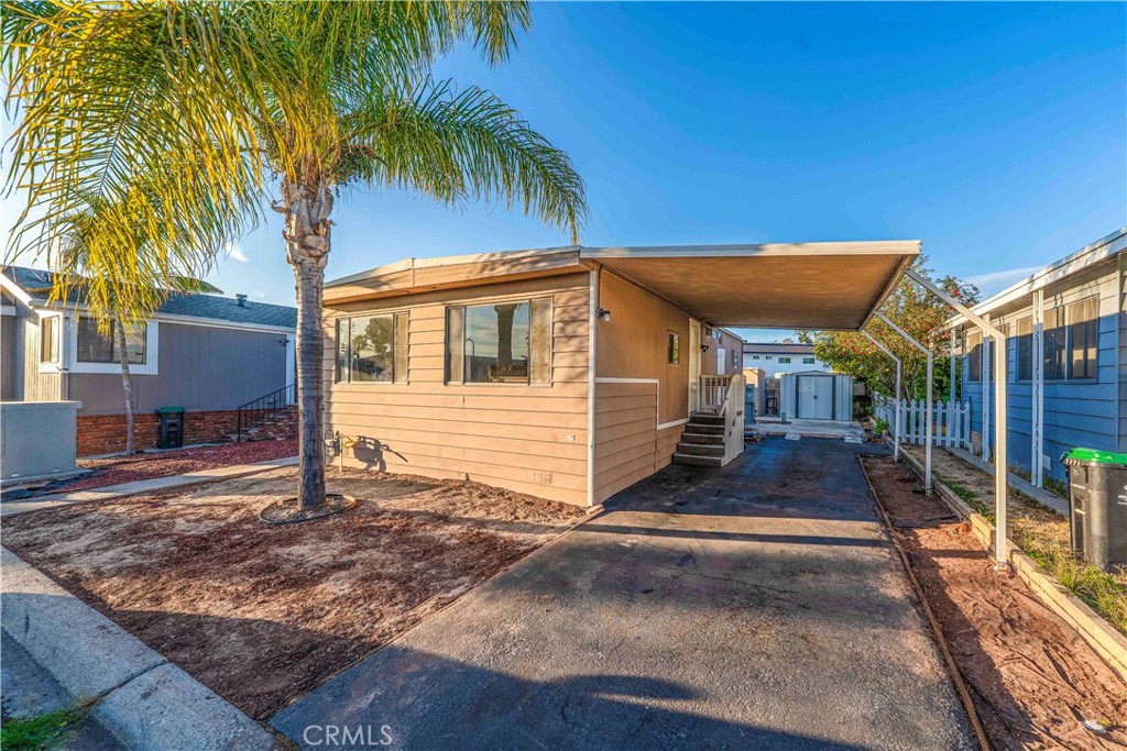 320 N Park Vista 76