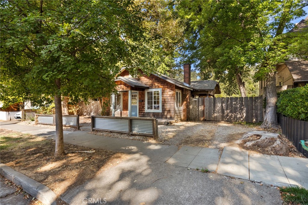 1162 E 7th Street