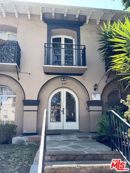 439 N Van Ness Avenue 1