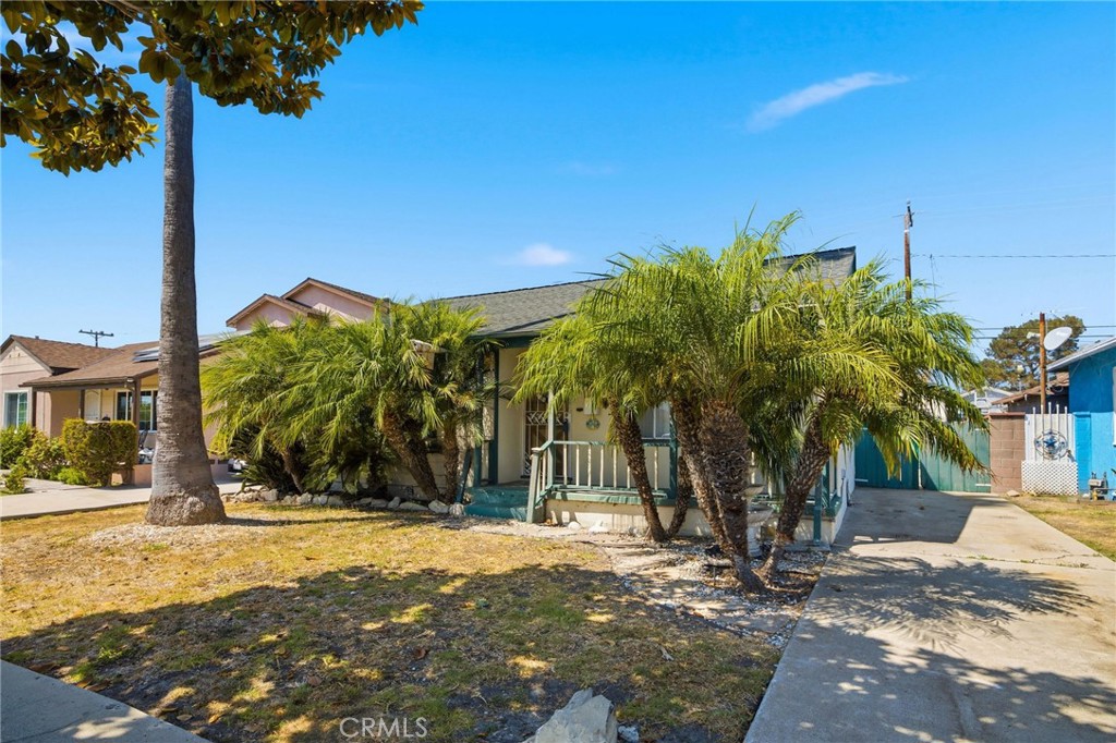 15313 Roselle Avenue