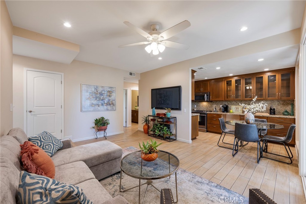 620 N Brea 59