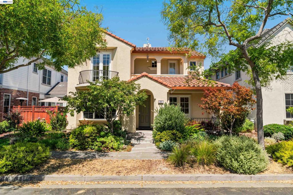 381 Hollister Ave