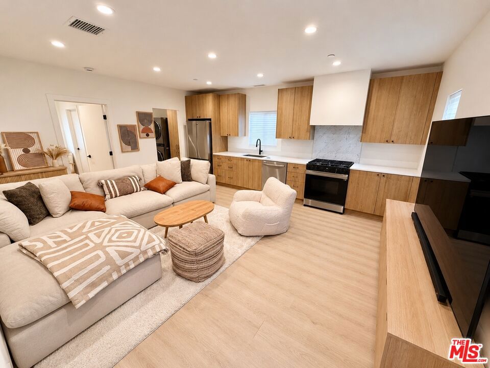 2707 Benedict Street 3/4