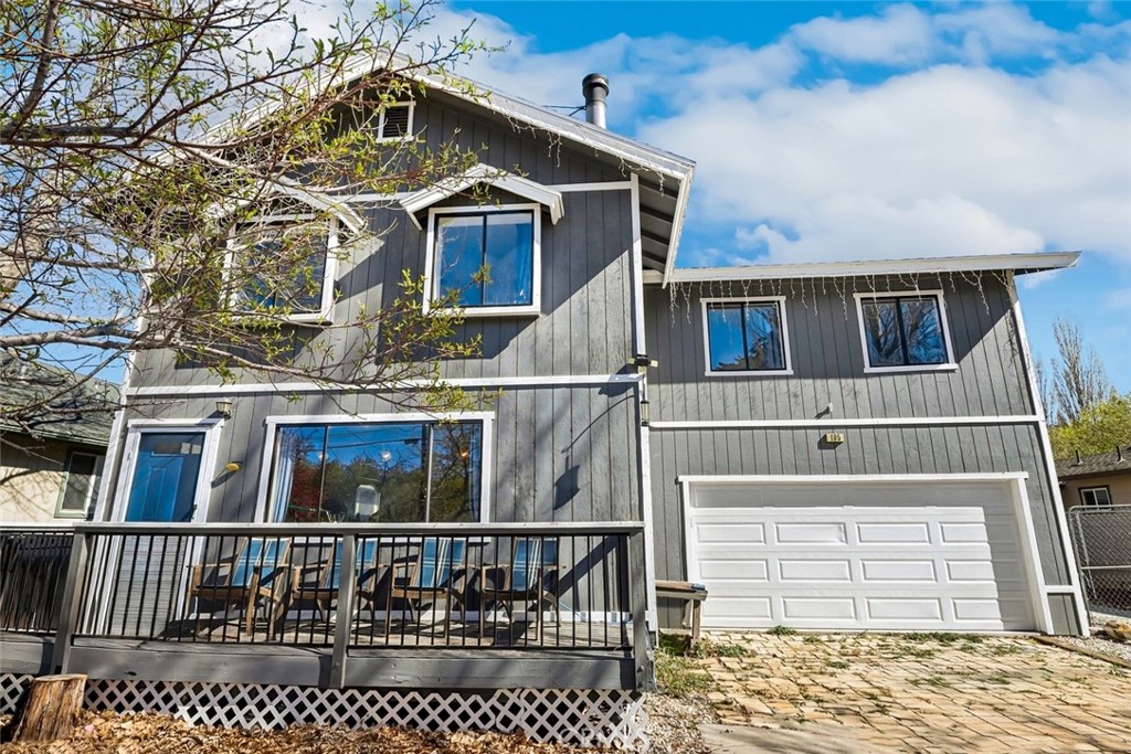 105 E Meadow Lane
