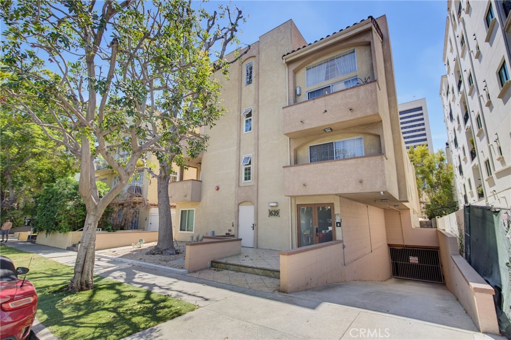1639 Camden Avenue 301