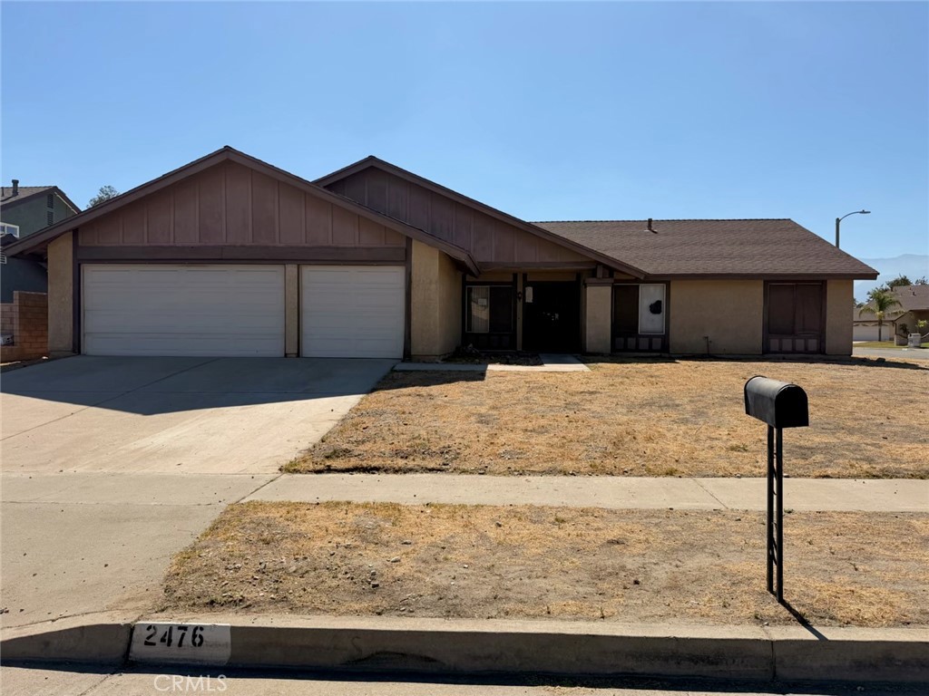 2476 N Teakwood