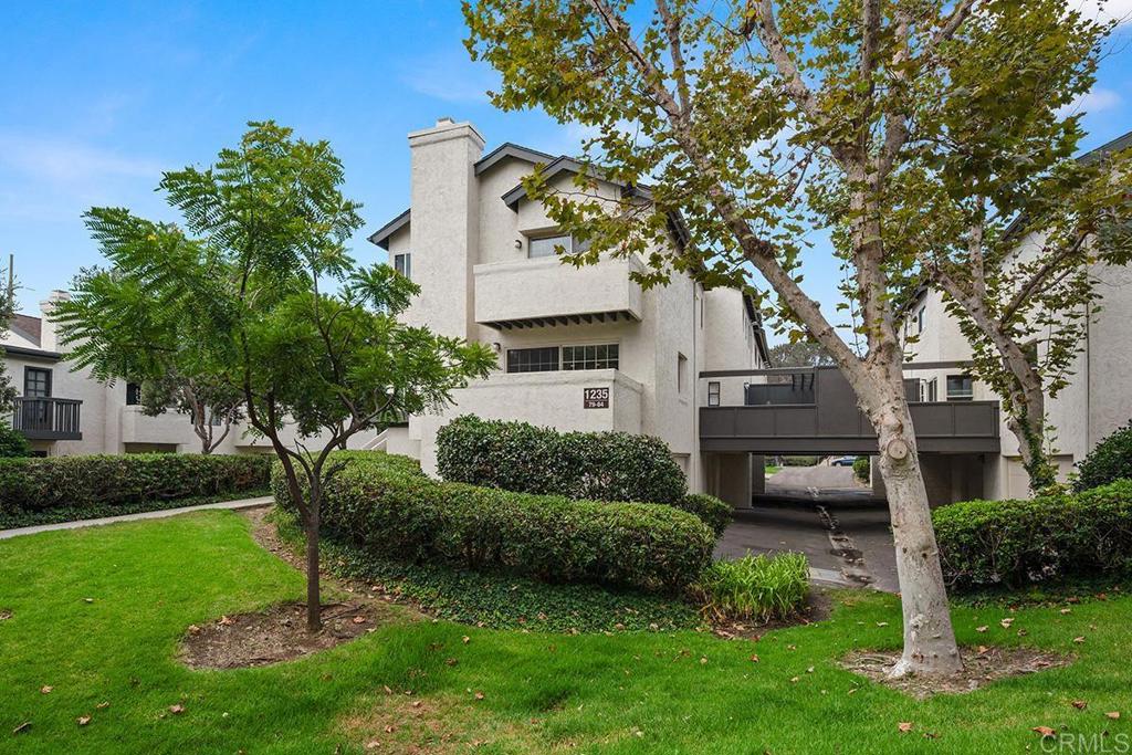 1235 River Glen Row 79