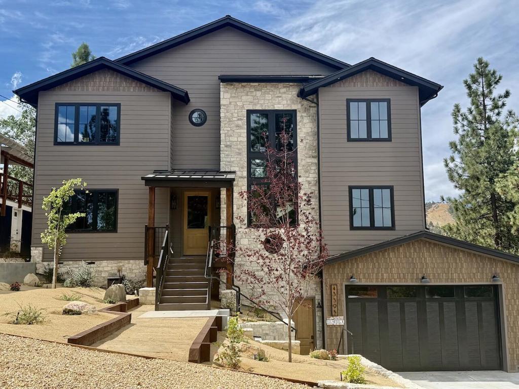 43595 Ridge Crest Drive