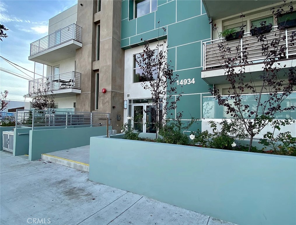 14934 Burbank Boulevard 304