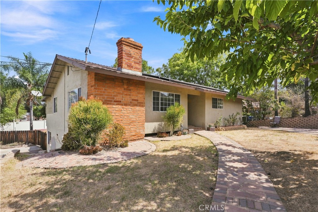 1340 E Fallbrook Street