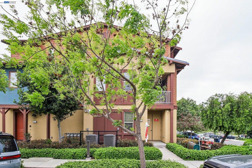 601 Sandalwood Dr 2