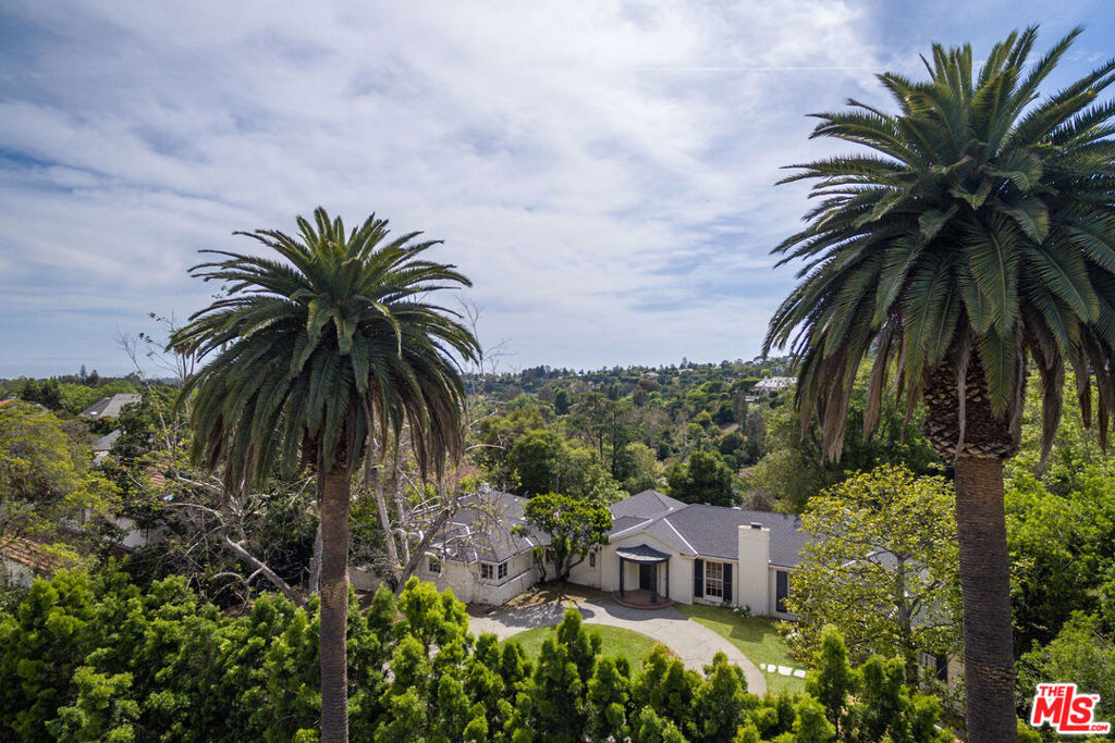 7 Oakmont Drive