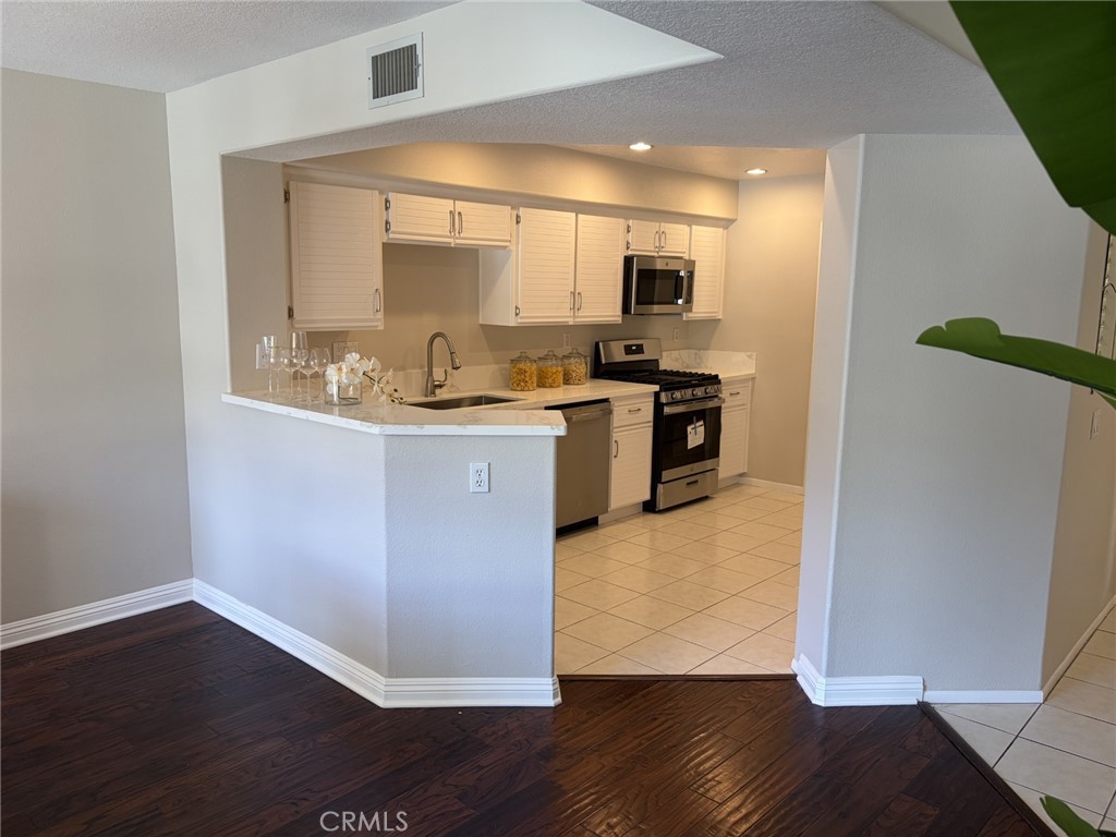 8012 E Snowberry E