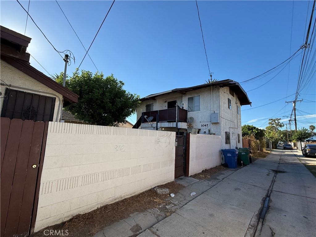1047 E New York