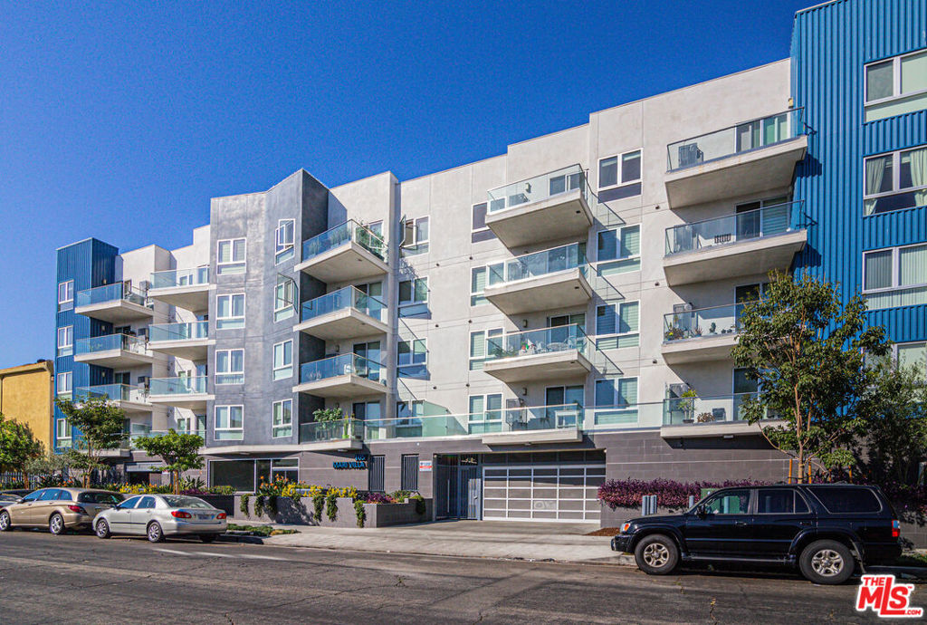 105 S Mariposa Avenue 203