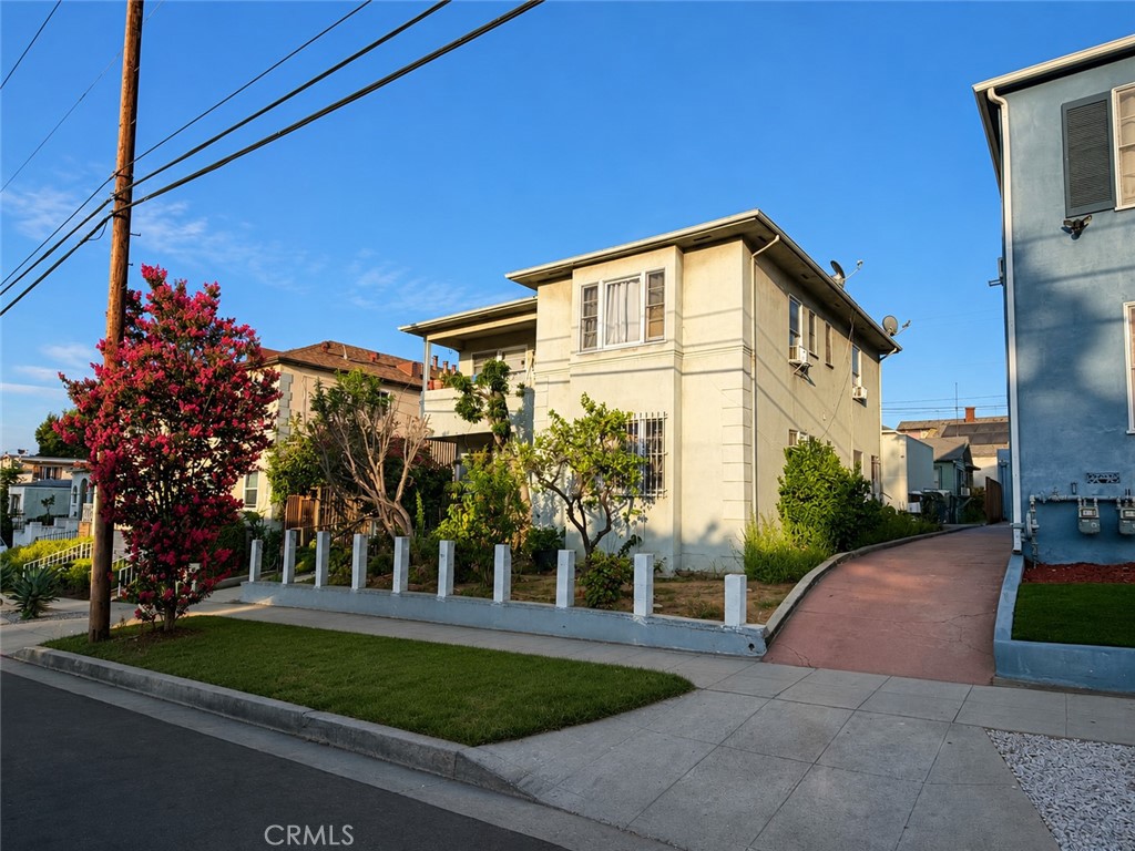 1272 Queen Anne