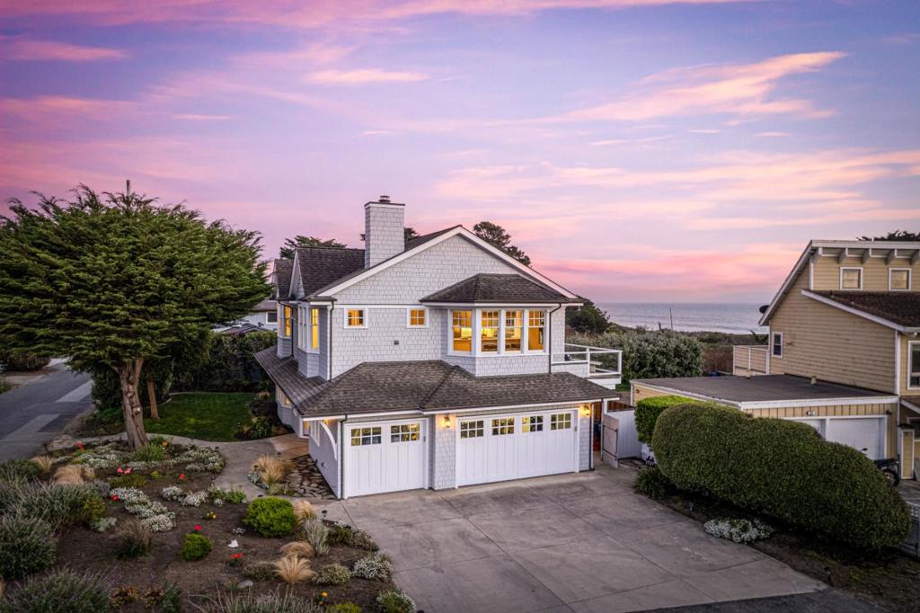 2 Alameda Avenue