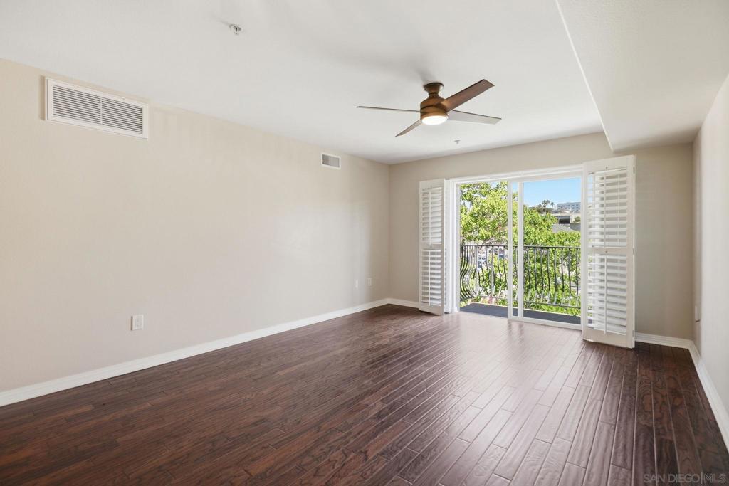 801 W Hawthorn 406