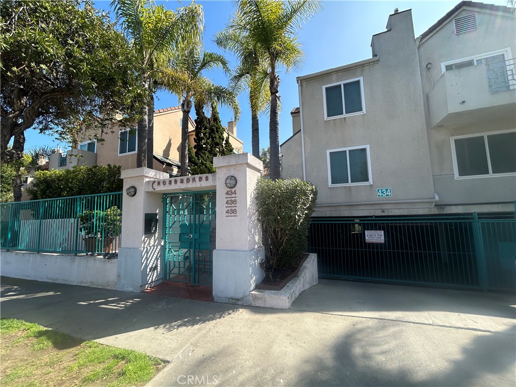 438 E Spruce