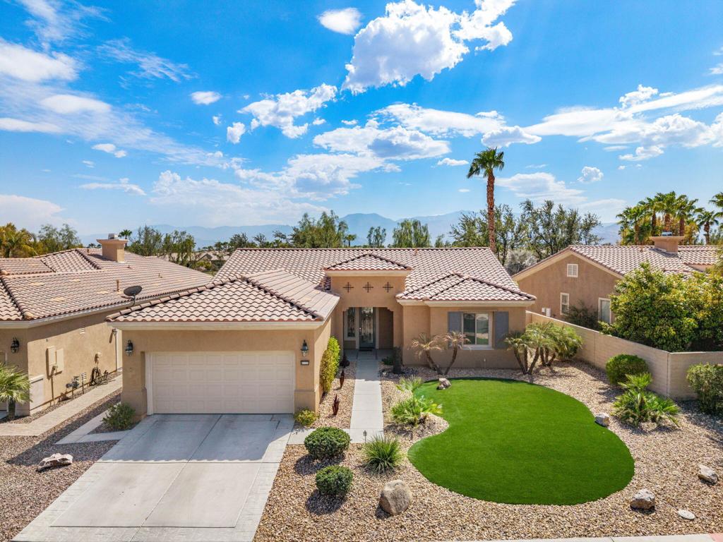 81151 Avenida Tres Lagunas
