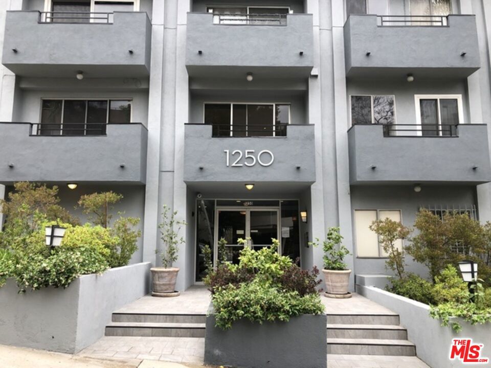 1250 N Kings Road 506