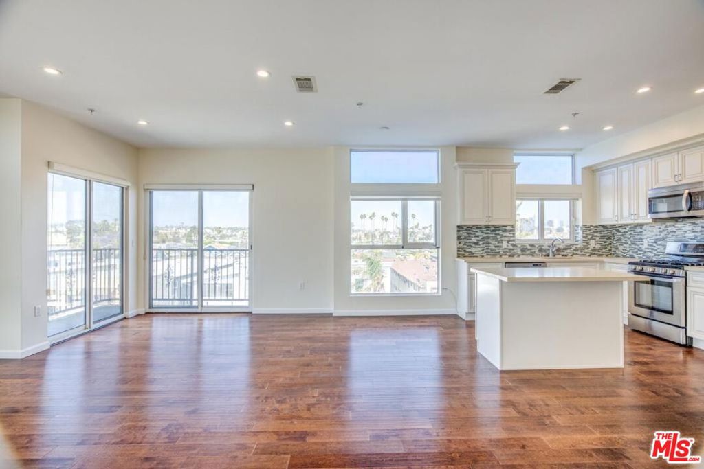 155 S Oxford Avenue 506
