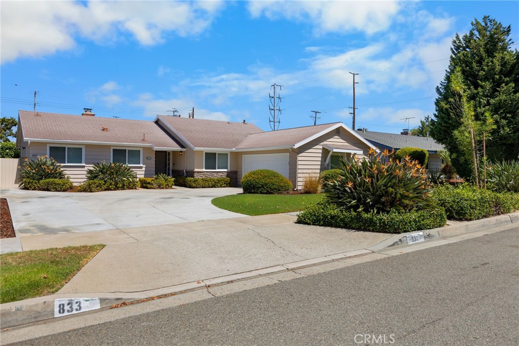 831 E Hoover