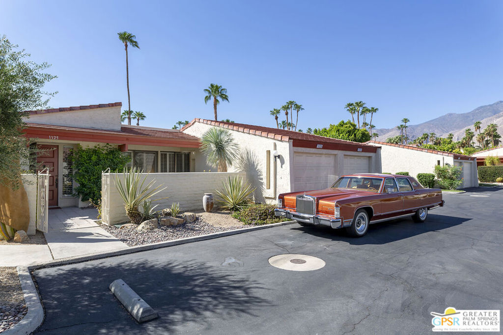 1125 S La Verne Way