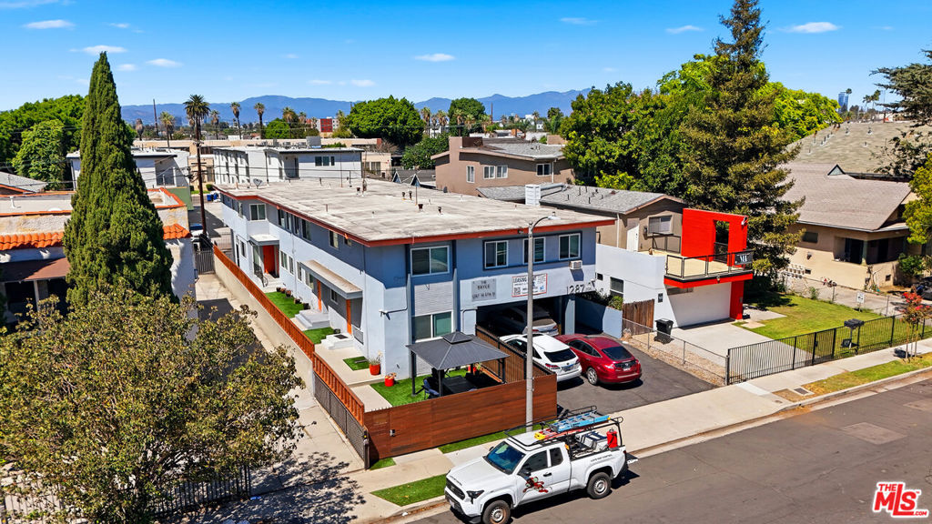 1287 W 37th Place