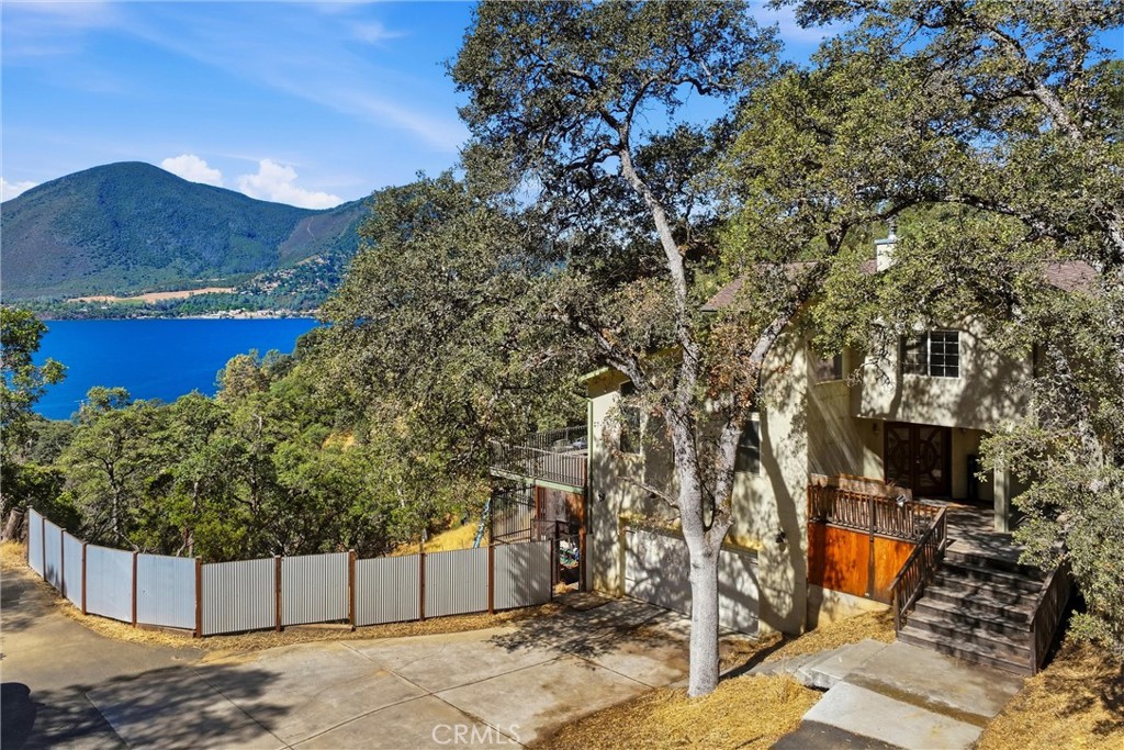 10737 Crestview