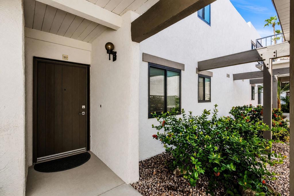 1050 E Ramon Road 20