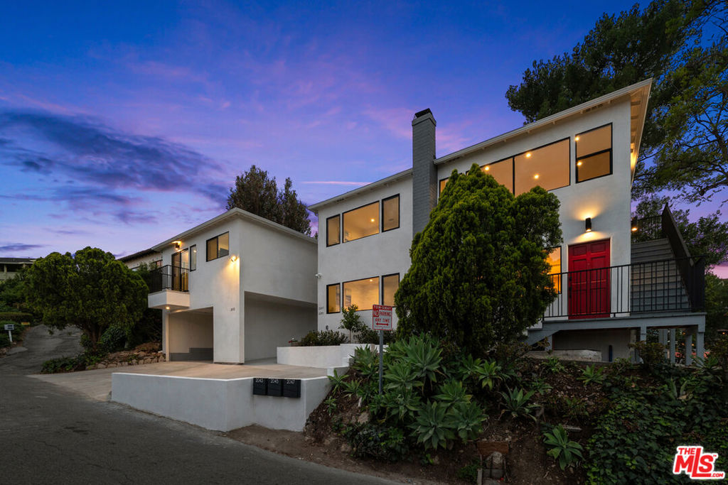 2047 Paramount Drive