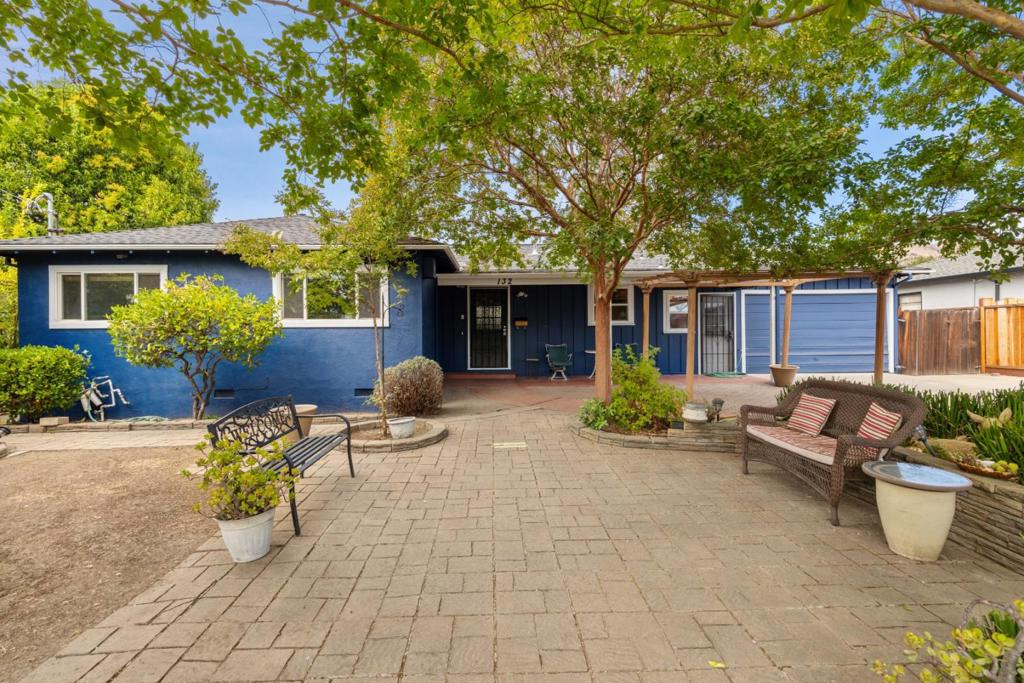 132 Decker Way