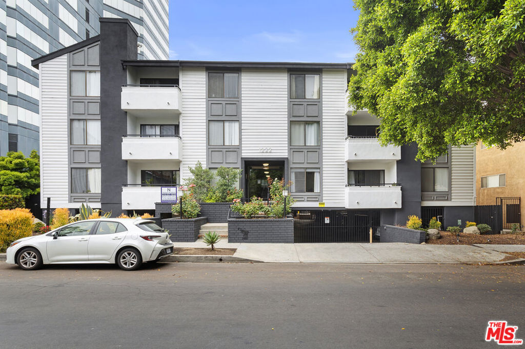 1226 Amherst Avenue 102