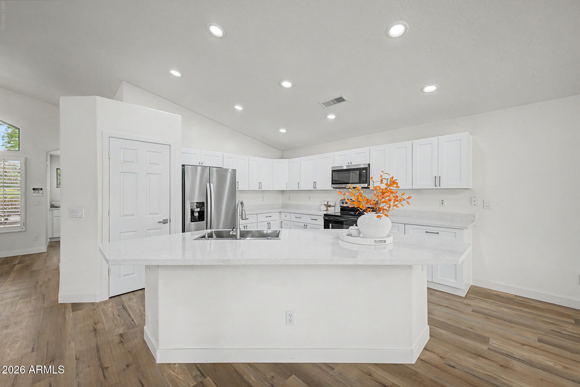 8605 W APACHE Street, Tolleson, AZ 85353