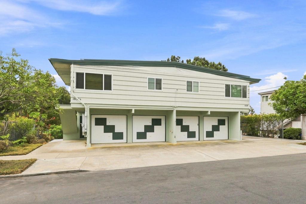 1029 Hayes Ave