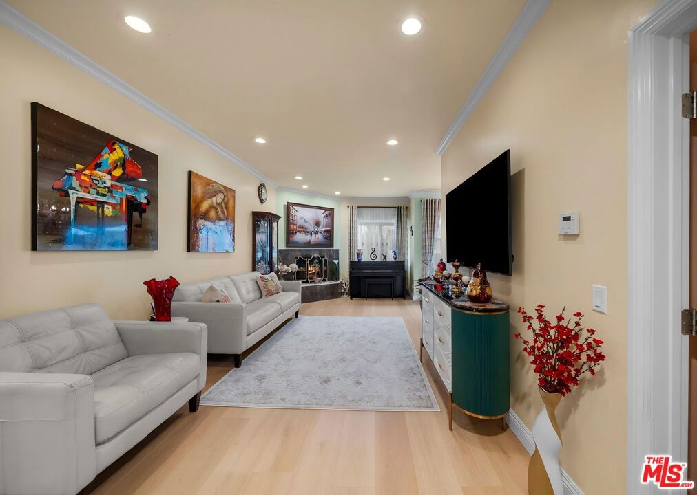 17914 Magnolia Boulevard 130