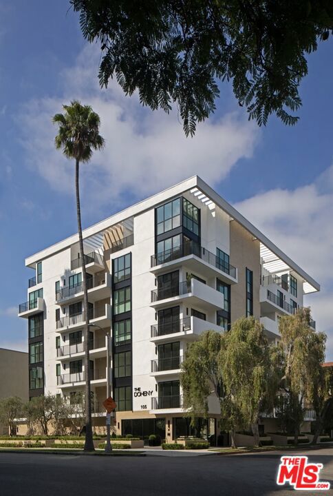 105 S Doheny Drive 404
