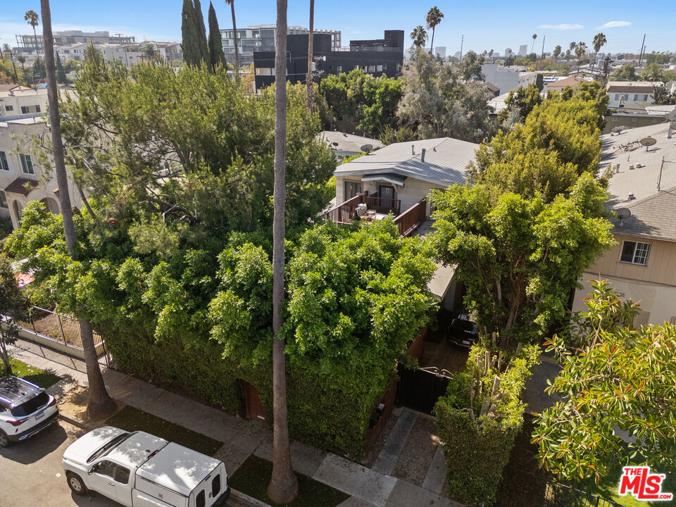 5742 La Mirada Avenue