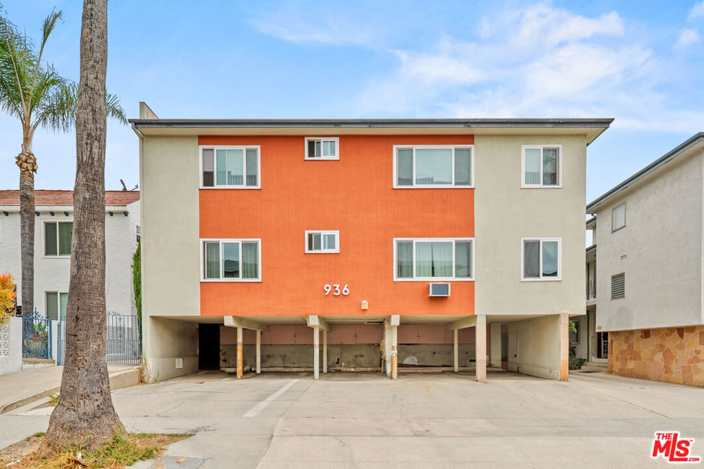 936 N Curson Avenue 8