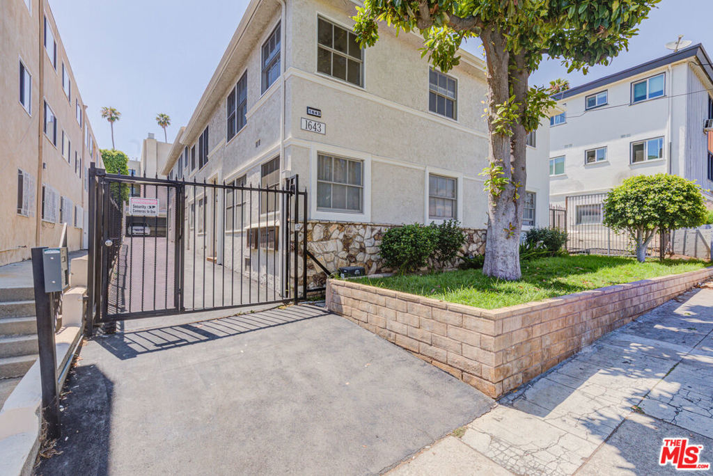 1643 N Formosa Avenue 3