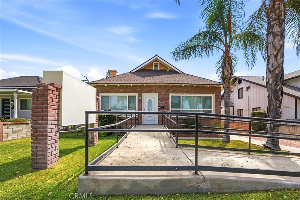 239 N Riverside