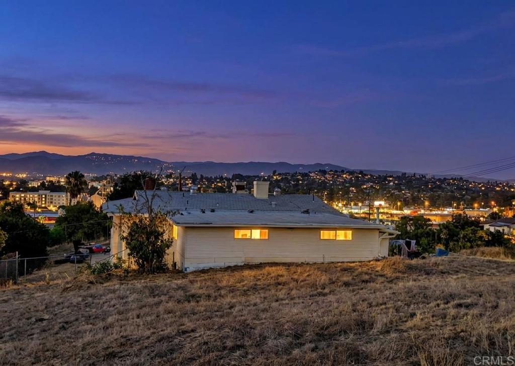 925 Grand Court