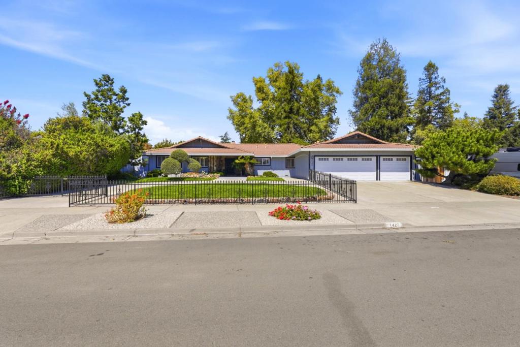 1427 Glen Ellen Way