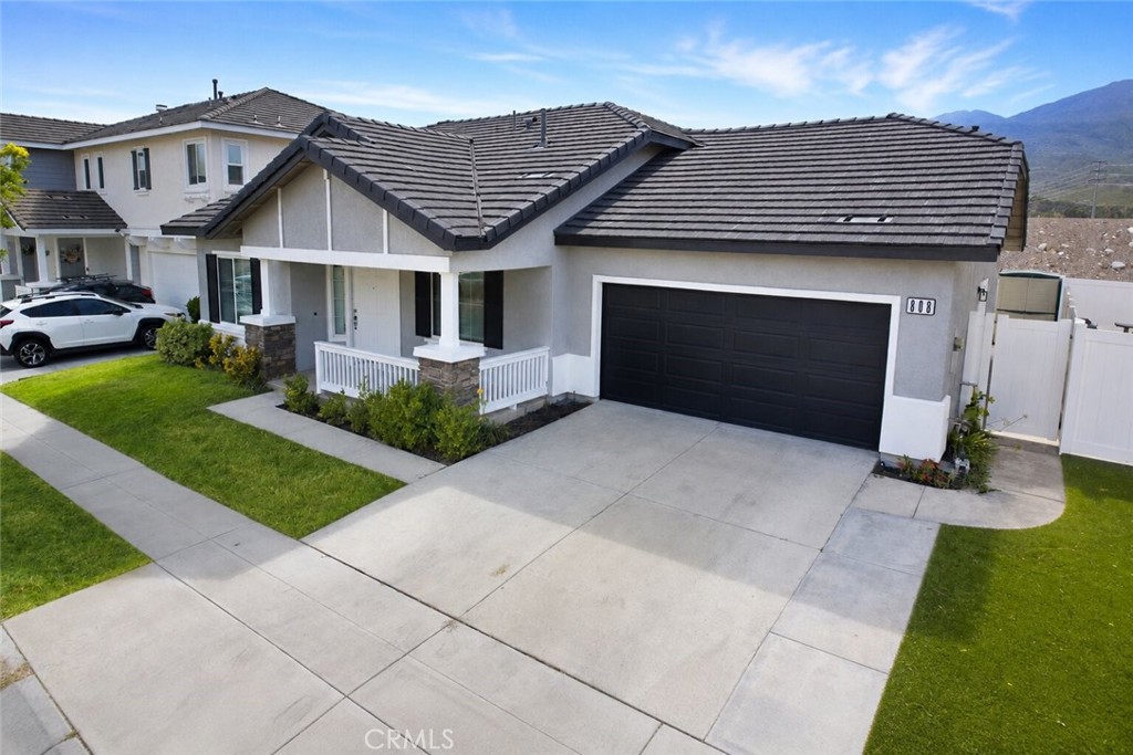 808 Hinckley